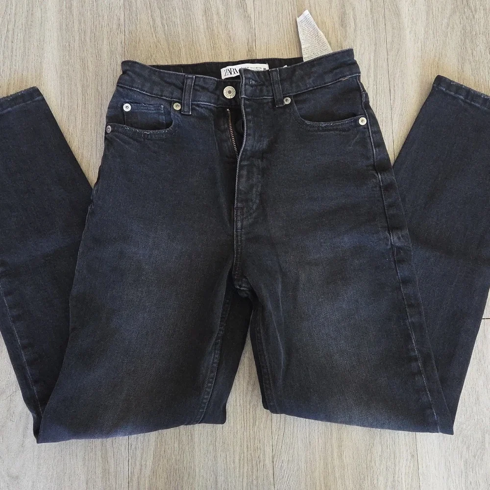 2 Women's Size 2 Jeans! Zara Black Wash/ Abercrombie& Fitch Blue Wash. - Picture 5 of 8